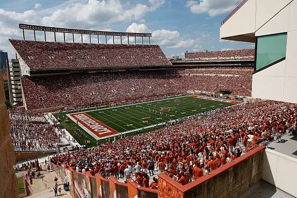 DKR-Texas Memorial Stadium adds AI-powered self-checkout concession stands