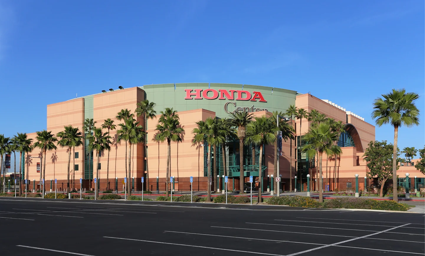 Honda Center transforms fan concessions with Mashgin